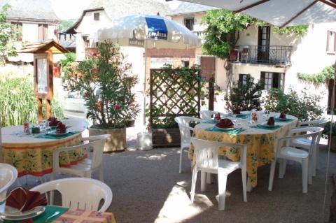 Auberge Aux Portes De Conques Hotel Saint-Cyprien-sur-Dourdou Buitenkant foto