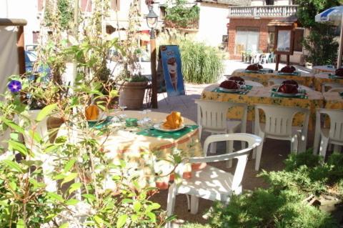 Auberge Aux Portes De Conques Hotel Saint-Cyprien-sur-Dourdou Buitenkant foto