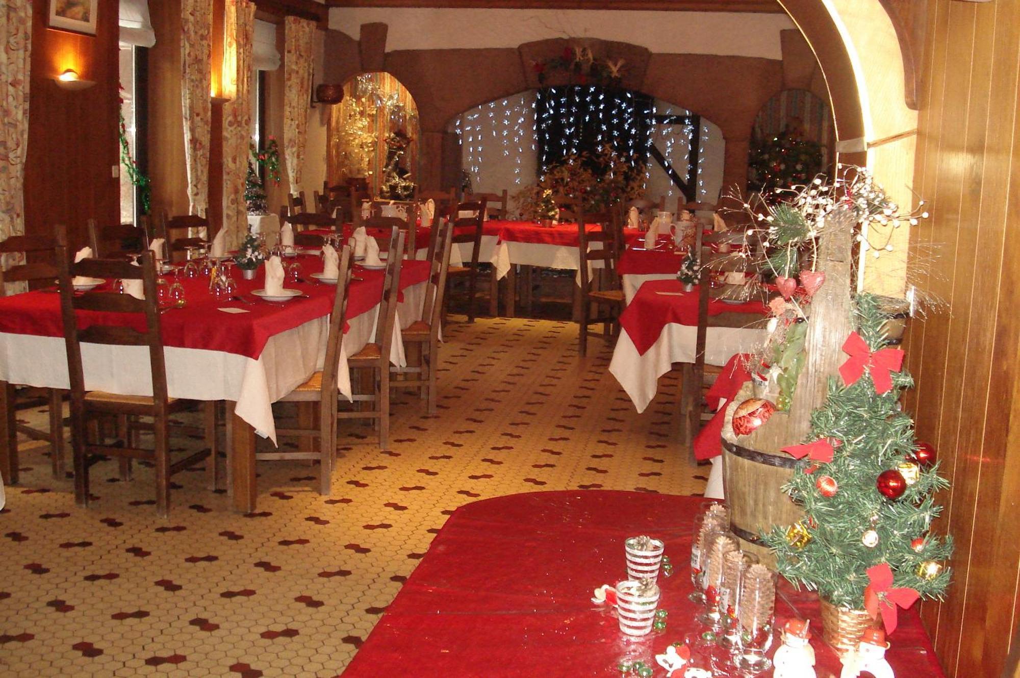 Auberge Aux Portes De Conques Hotel Saint-Cyprien-sur-Dourdou Buitenkant foto