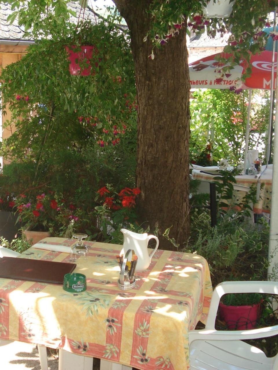 Auberge Aux Portes De Conques Hotel Saint-Cyprien-sur-Dourdou Buitenkant foto